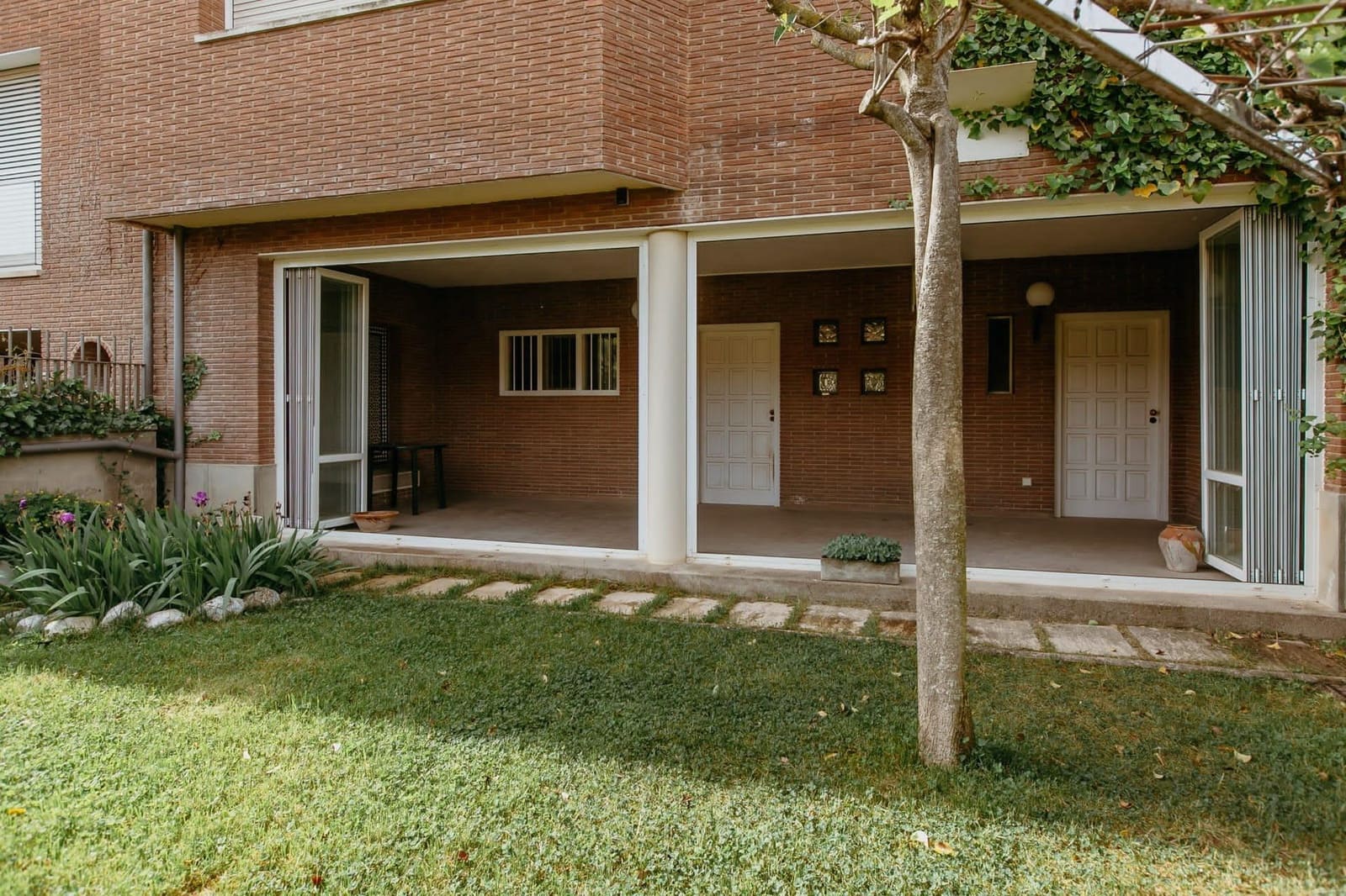 Rivitalo myytävänä paikassa Huesca kaupunki mukana 
autotalli - 650 000 € (Ref: 9119344)