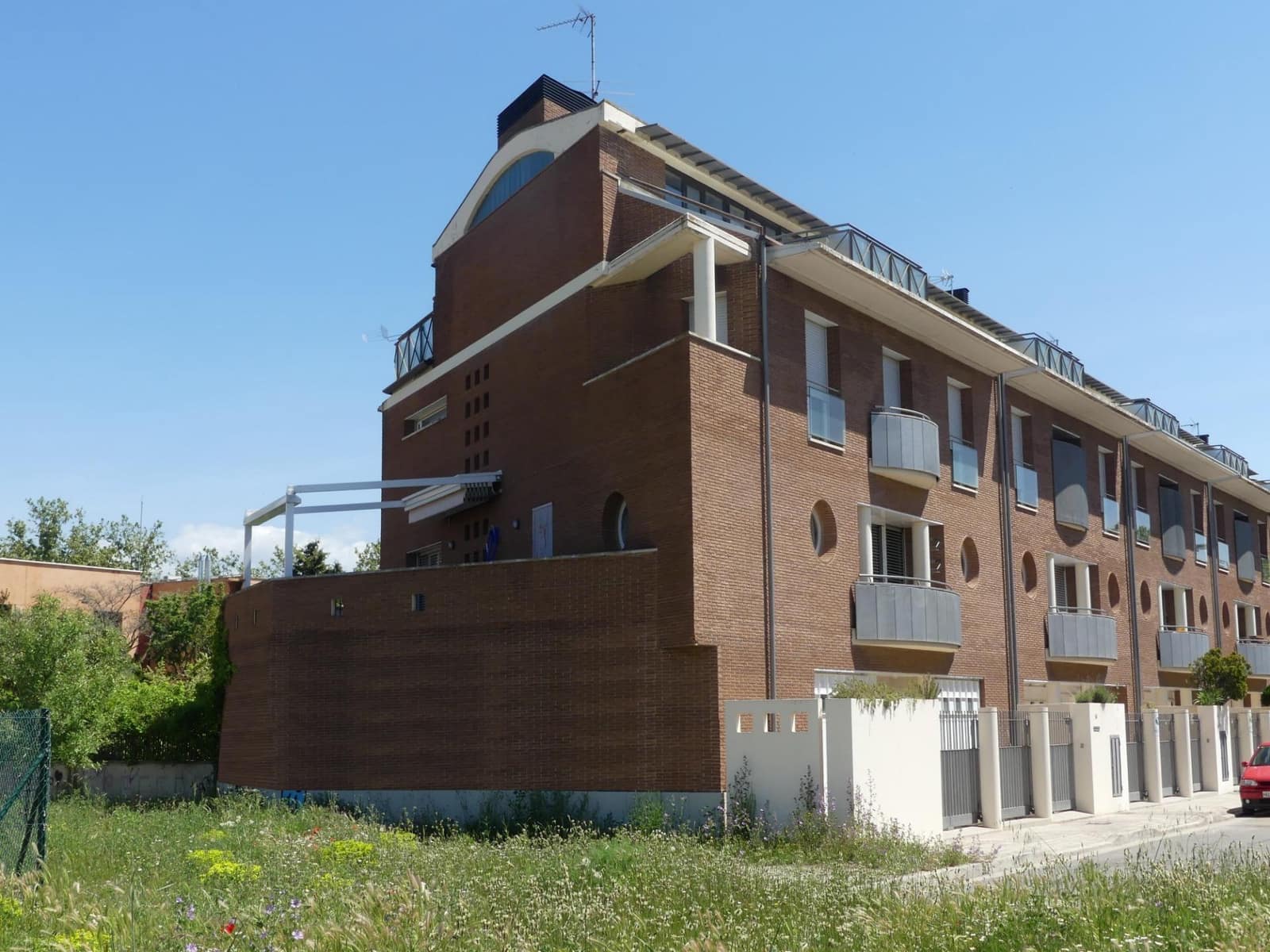 Rivitalo myytävänä paikassa Huesca kaupunki mukana 
autotalli - 650 000 € (Ref: 9119344)