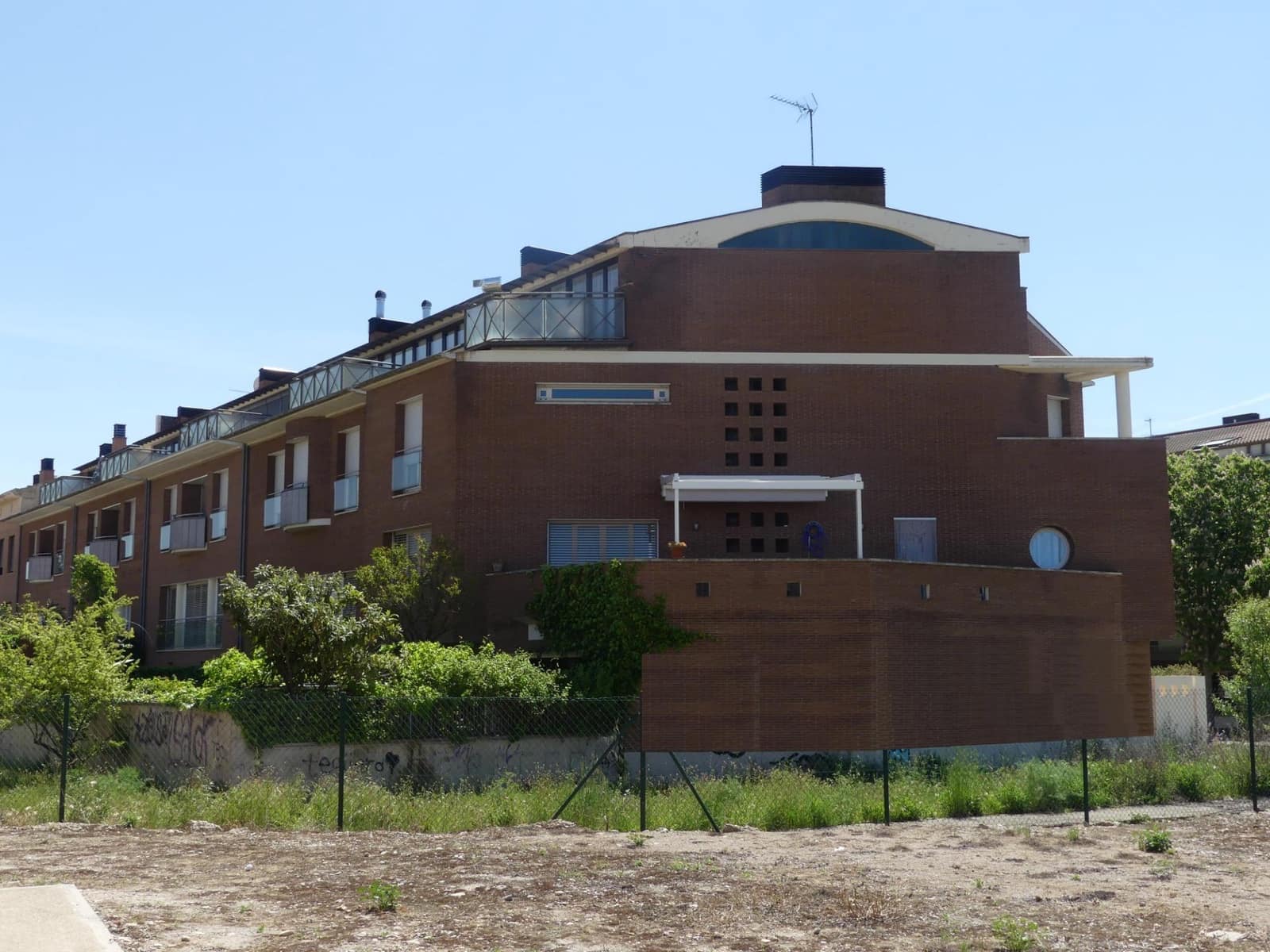 Rivitalo myytävänä paikassa Huesca kaupunki mukana 
autotalli - 650 000 € (Ref: 9119344)