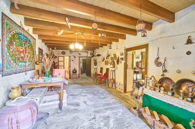 8 bedroom Townhouse for sale in La Maya with garage - € 96,000 (Ref: 9119353)