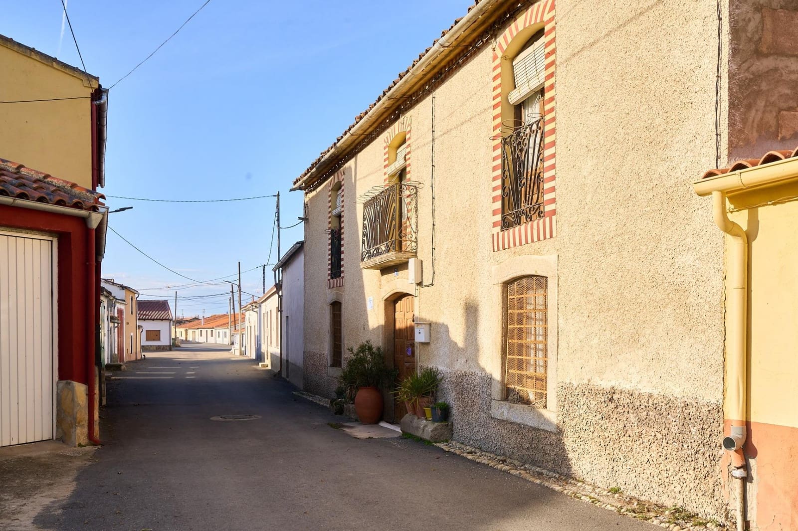 8 soveværelse Byhus til salg i La Maya med garage - € 96.000 (Ref: 9119353)