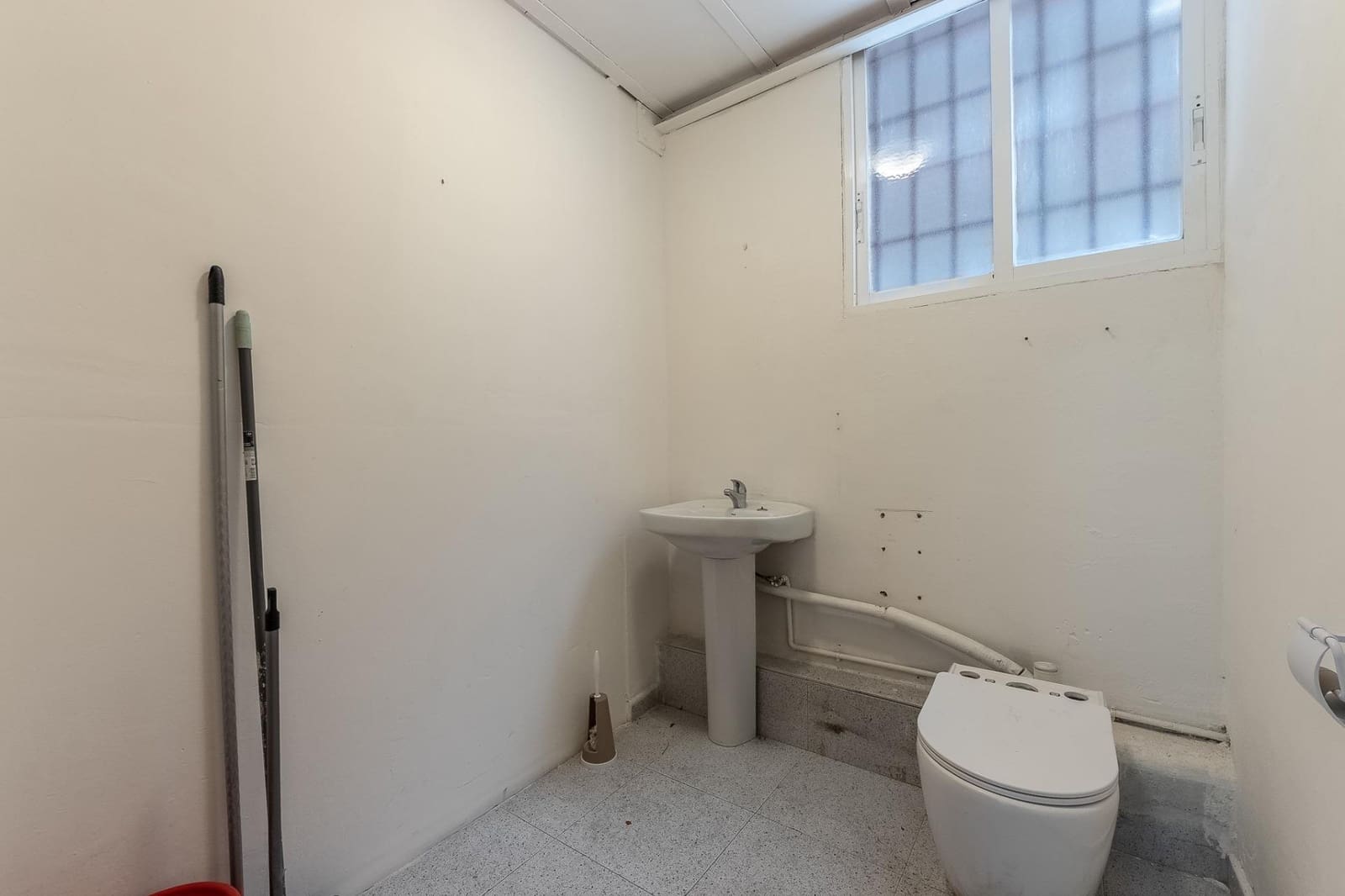 Erhverv til salg i Bilbao - € 280.000 (Ref: 9119355)