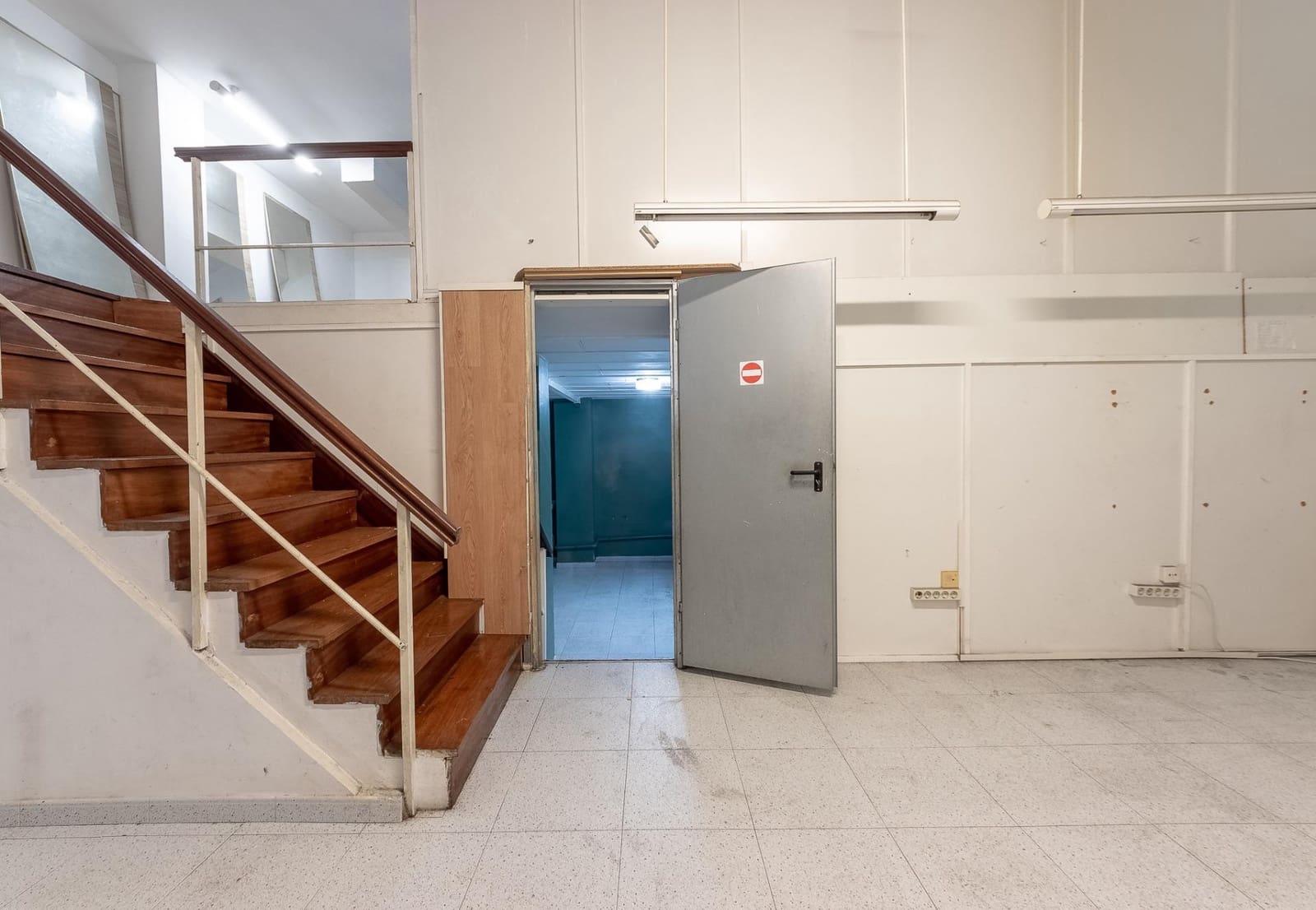 Erhverv til salg i Bilbao - € 280.000 (Ref: 9119355)