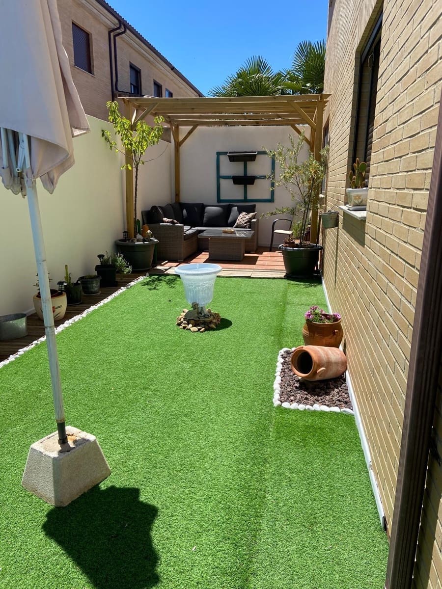 4 soveværelse Villa til salg i Fuentesauco med swimmingpool garage - € 183.900 (Ref: 9119356)