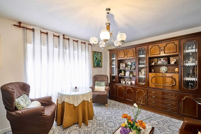 5 slaapkamer Rijtjeshuis te koop in Fuentesaúco met garage - € 135.000 (Ref: 9119357)