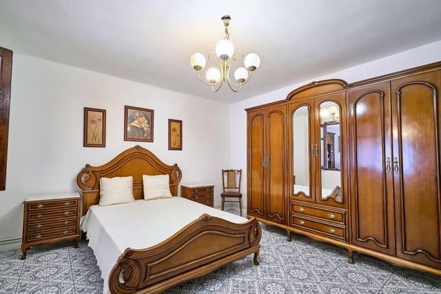 5 slaapkamer Rijtjeshuis te koop in Fuentesaúco met garage - € 135.000 (Ref: 9119357)