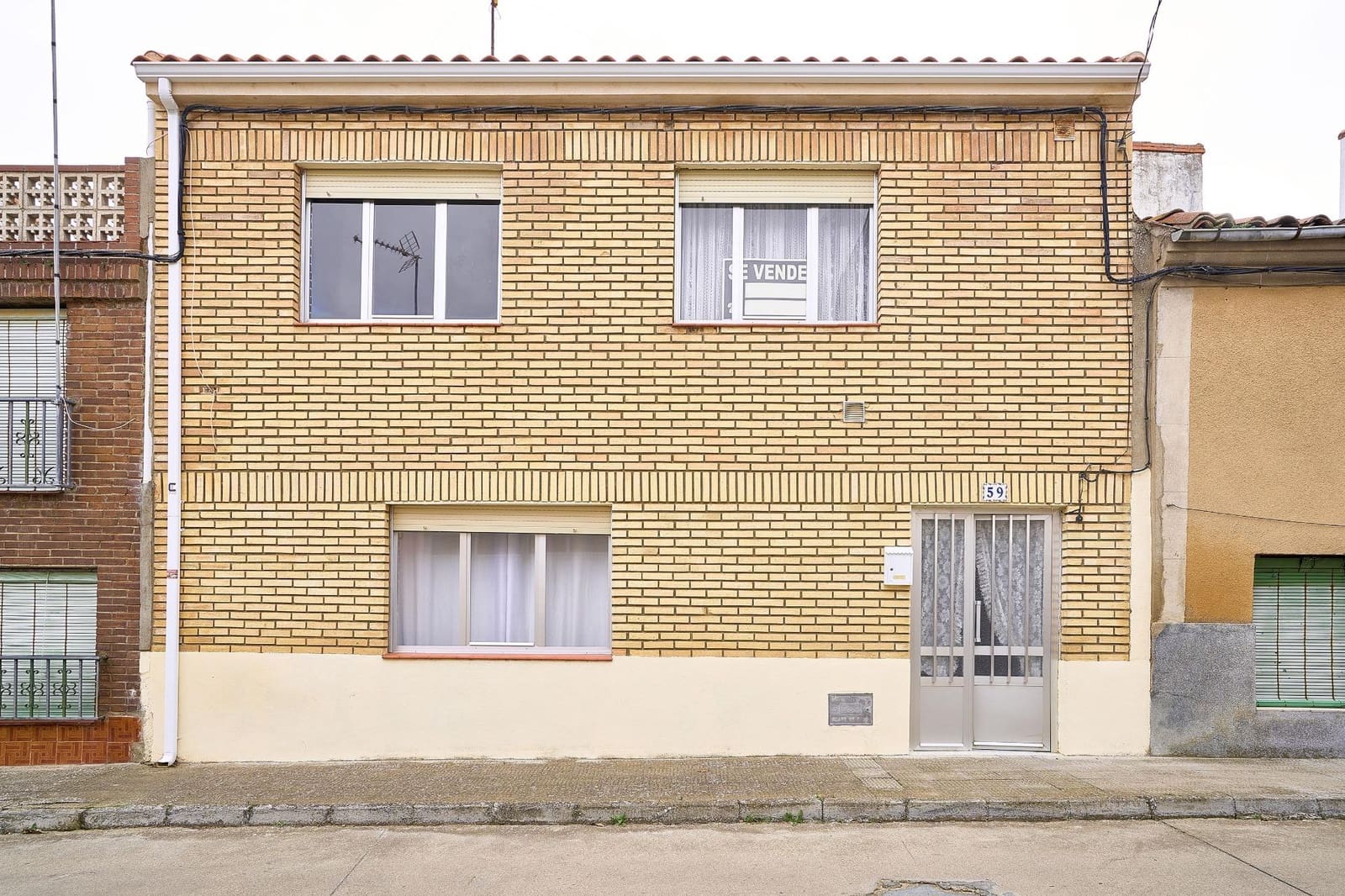 5 slaapkamer Rijtjeshuis te koop in Fuentesauco met garage - € 135.000 (Ref: 9119357)