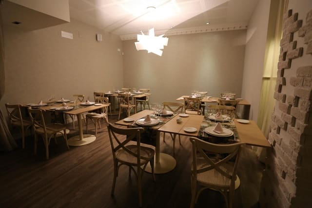 Commercial for sale in O Carballiño - € 470,000 (Ref: 9119365)