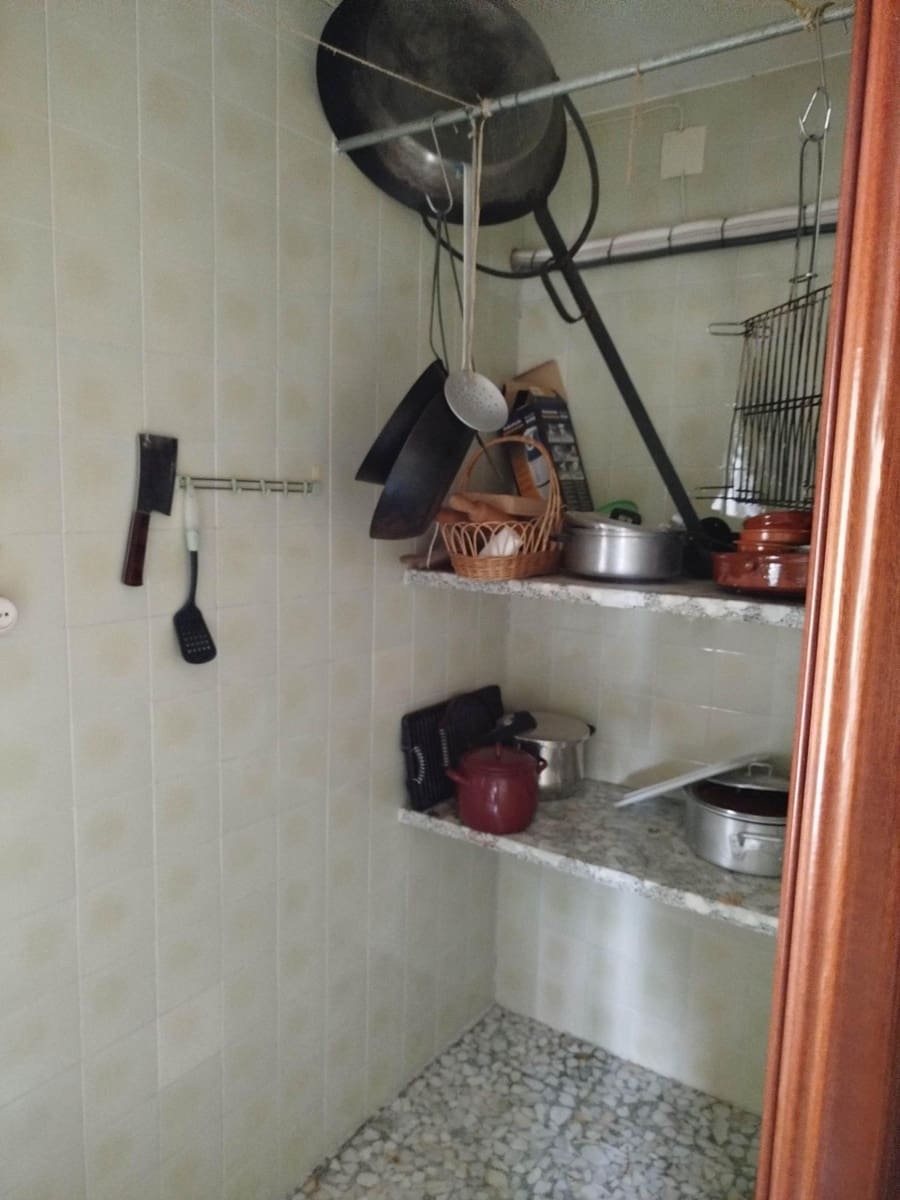 8 soveværelse Finca/Landehus til salg i Jaen by med swimmingpool garage - € 325.000 (Ref: 9119378)