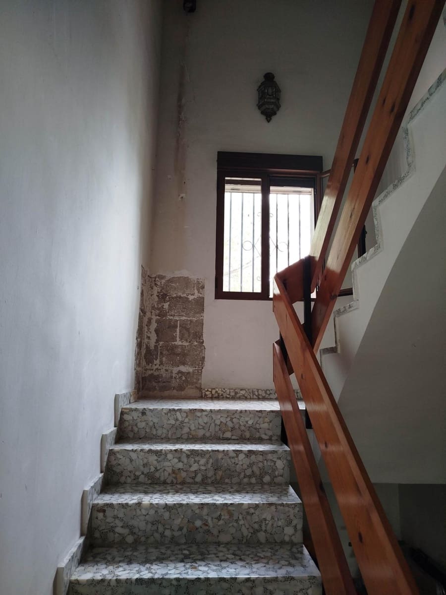 8 soveværelse Finca/Landehus til salg i Jaen by med swimmingpool garage - € 325.000 (Ref: 9119378)