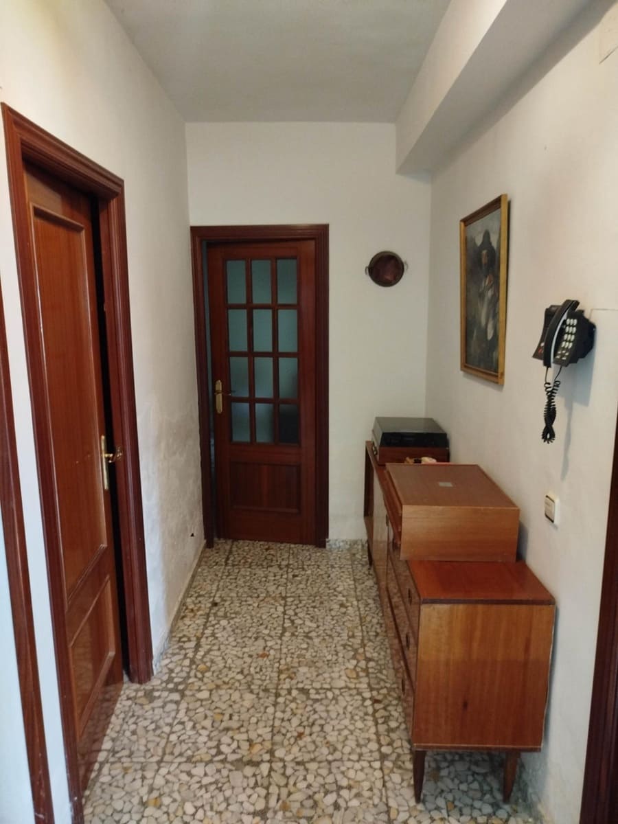 8 soveværelse Finca/Landehus til salg i Jaen by med swimmingpool garage - € 325.000 (Ref: 9119378)