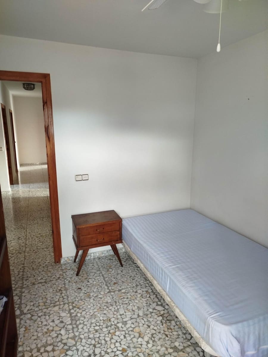 8 soveværelse Finca/Landehus til salg i Jaen by med swimmingpool garage - € 325.000 (Ref: 9119378)