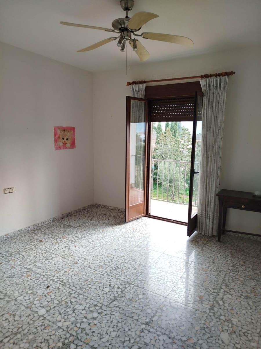 8 soveværelse Finca/Landehus til salg i Jaen by med swimmingpool garage - € 325.000 (Ref: 9119378)