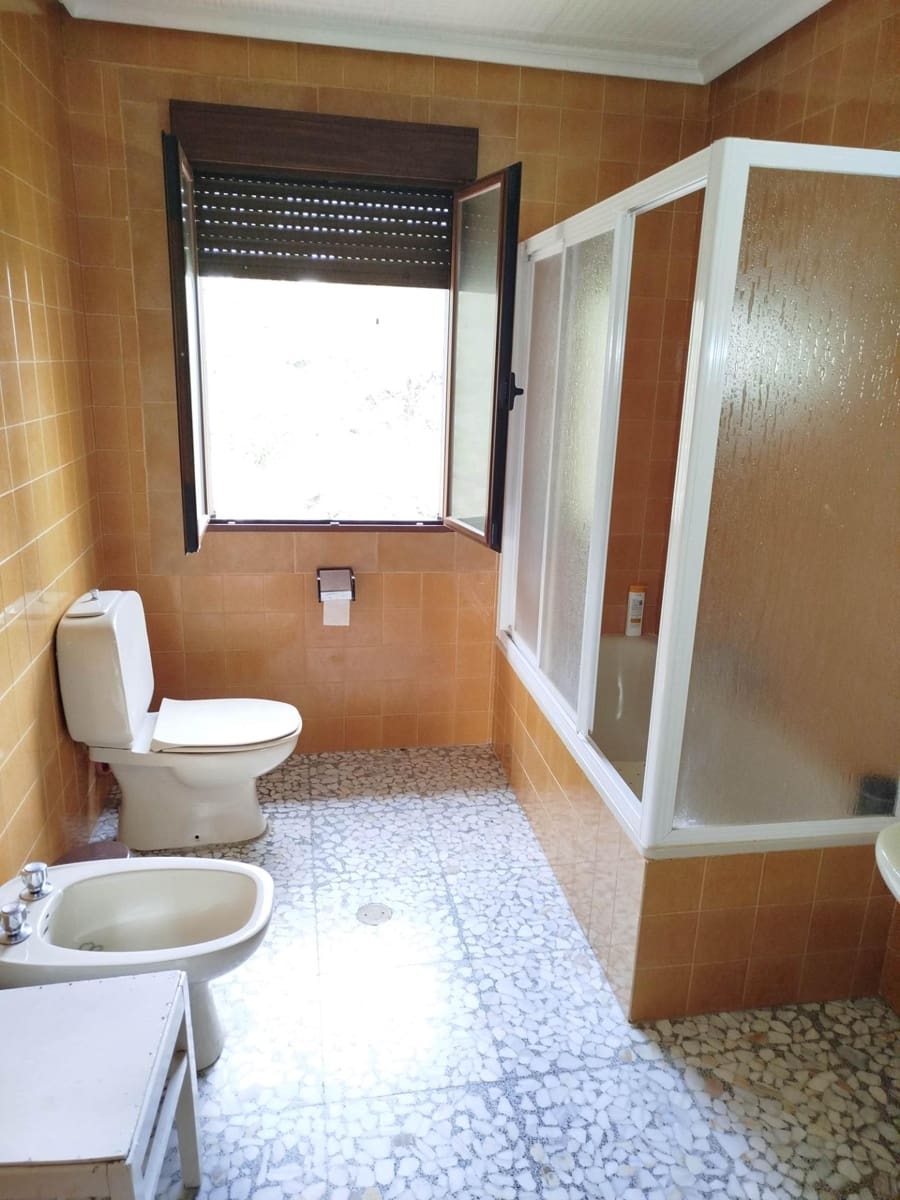 8 soveværelse Finca/Landehus til salg i Jaen by med swimmingpool garage - € 325.000 (Ref: 9119378)