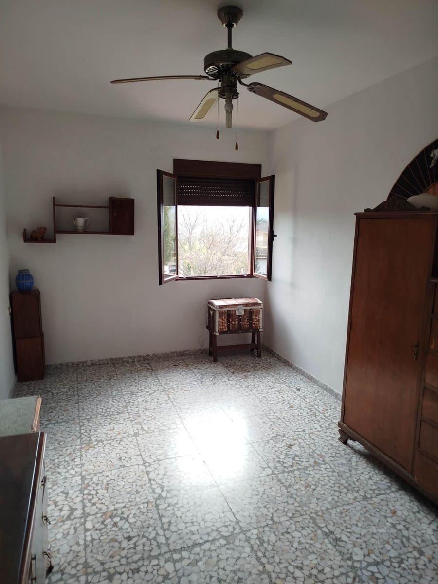 8 soveværelse Finca/Landehus til salg i Jaen by med swimmingpool garage - € 325.000 (Ref: 9119378)