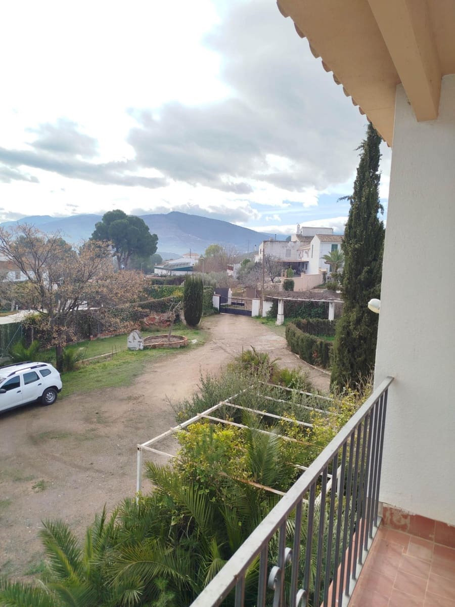 8 soveværelse Finca/Landehus til salg i Jaen by med swimmingpool garage - € 325.000 (Ref: 9119378)