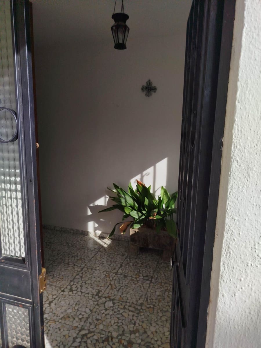 8 soveværelse Finca/Landehus til salg i Jaen by med swimmingpool garage - € 325.000 (Ref: 9119378)