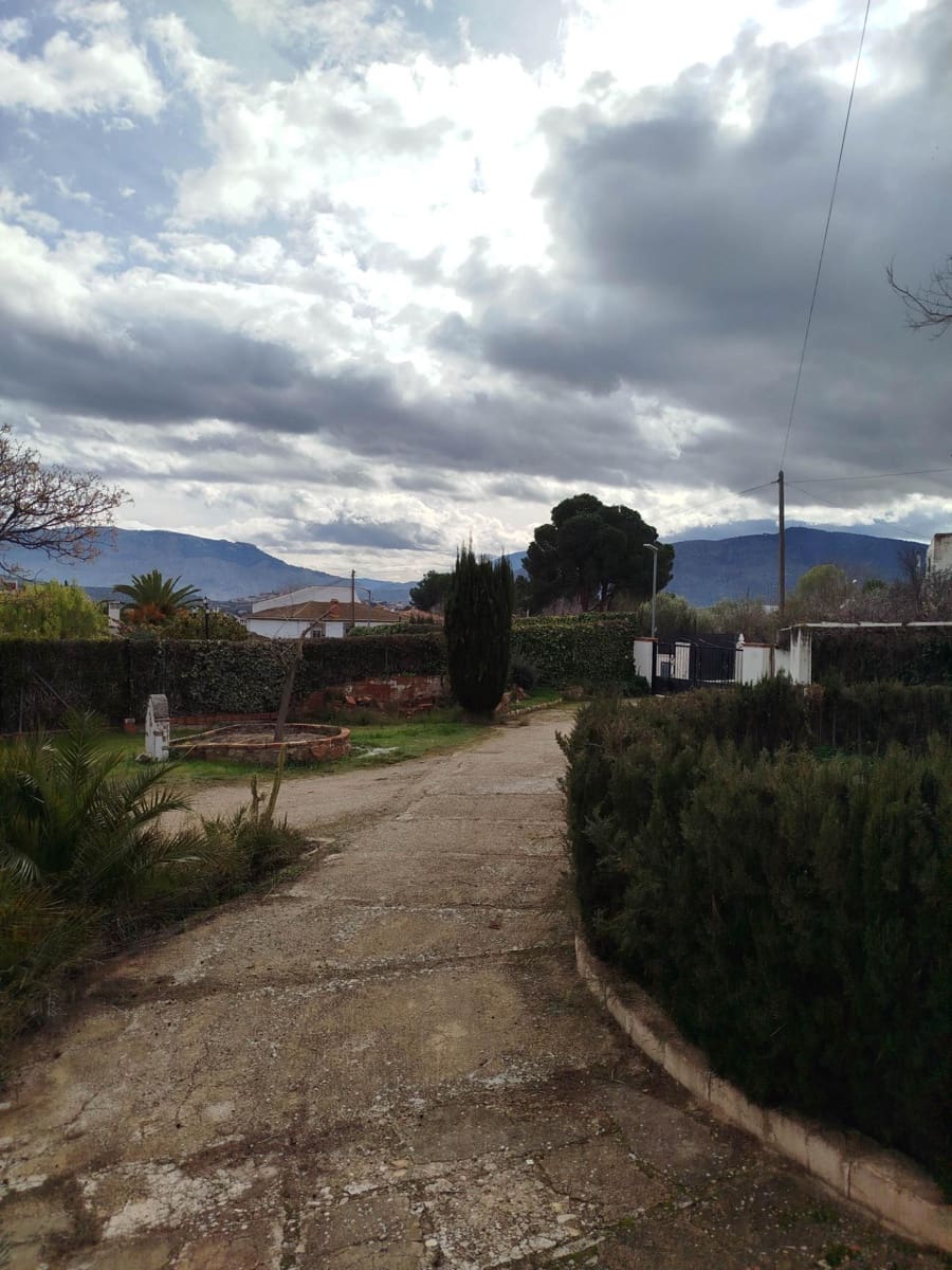 8 soveværelse Finca/Landehus til salg i Jaen by med swimmingpool garage - € 325.000 (Ref: 9119378)