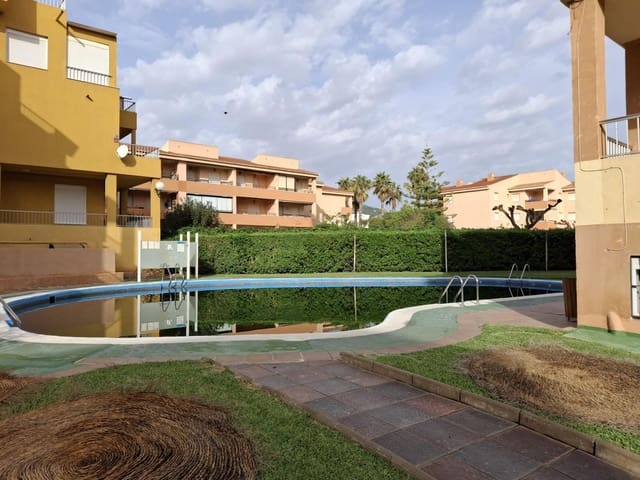 Piso de 4 habitaciones en Salobreña en venta con piscina garaje - 245.000 € (Ref: 9119380)