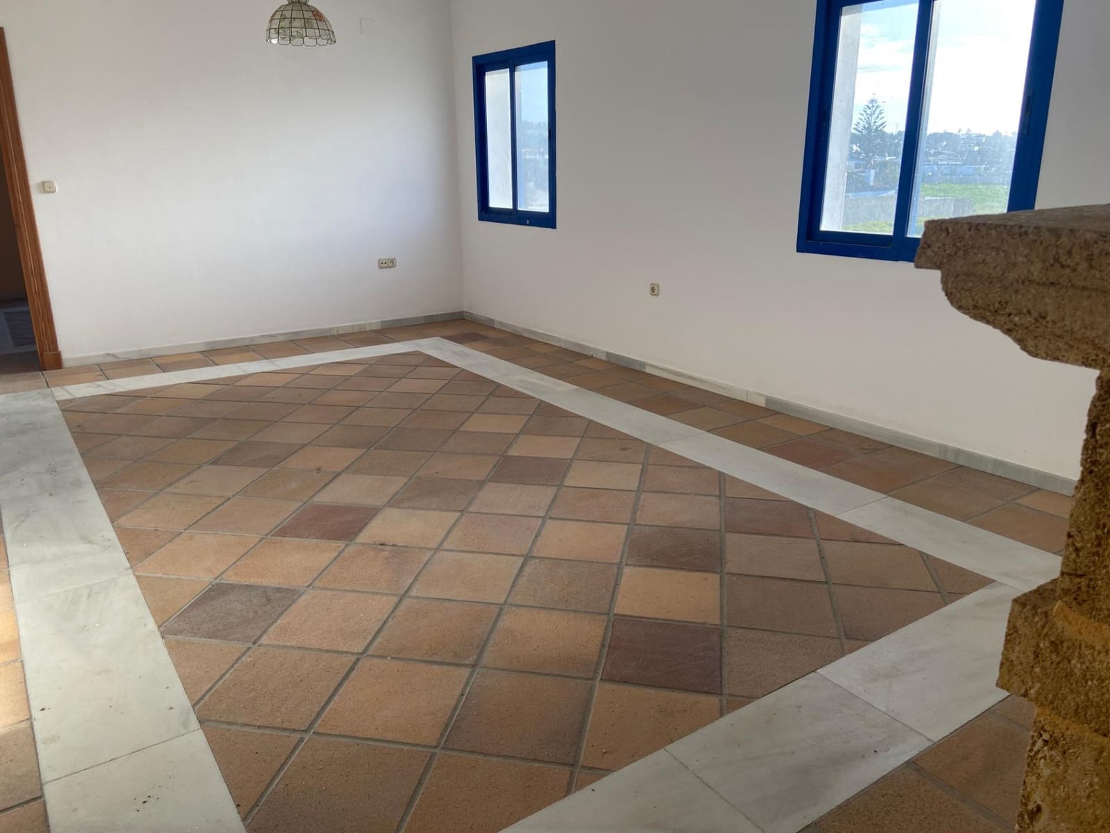 8 bedroom Villa for sale in El Puerto de Santa Maria - € 600,000 (Ref: 9119389)