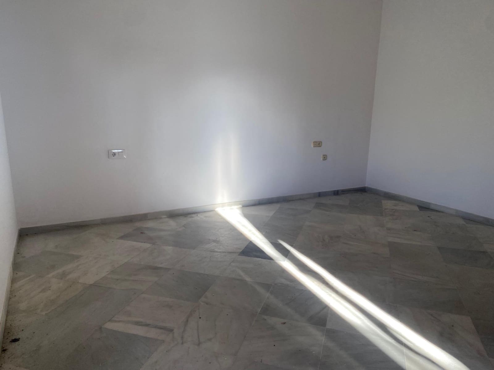 8 bedroom Villa for sale in El Puerto de Santa Maria - € 600,000 (Ref: 9119389)