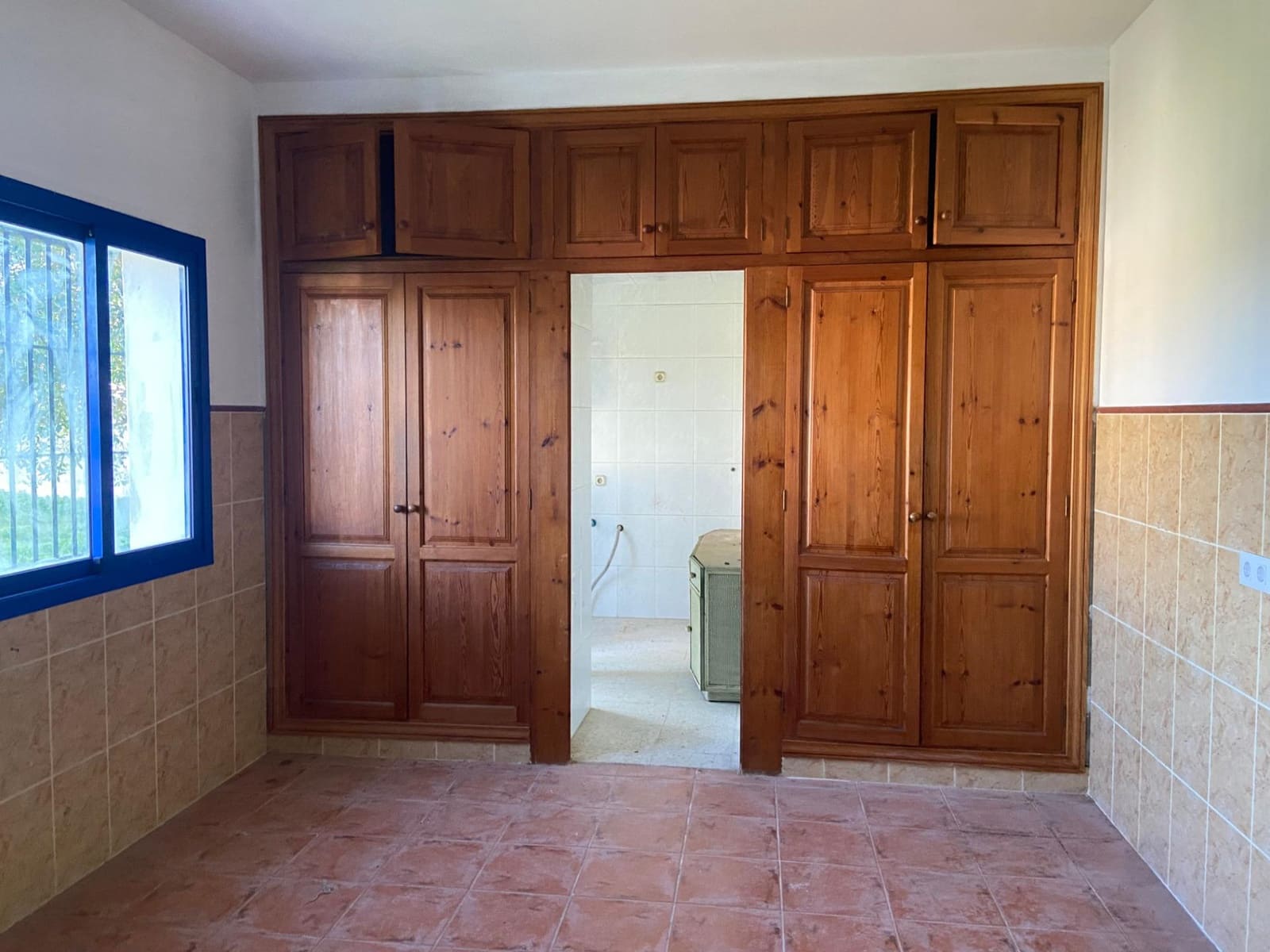 8 bedroom Villa for sale in El Puerto de Santa Maria - € 600,000 (Ref: 9119389)