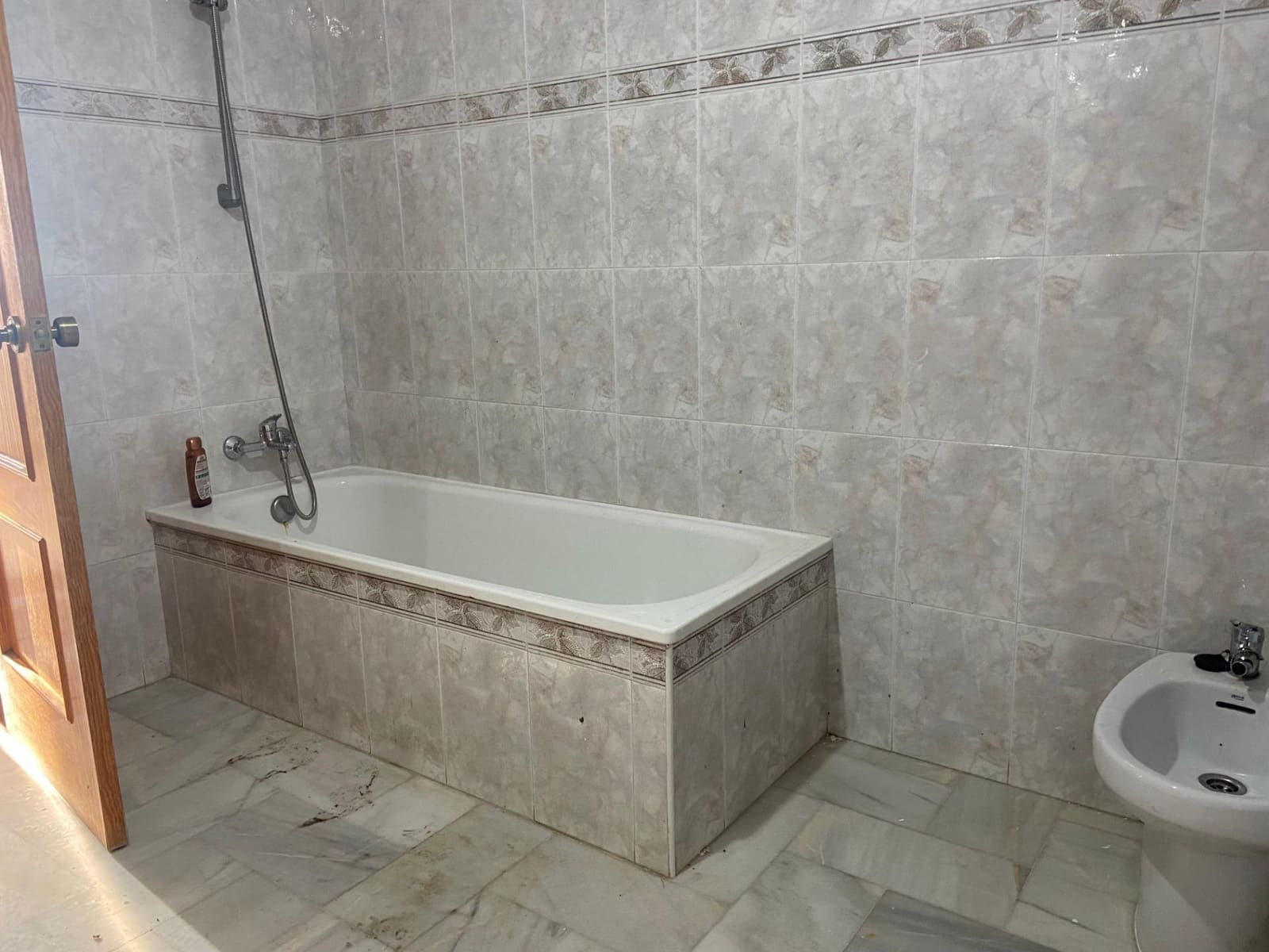 8 bedroom Villa for sale in El Puerto de Santa Maria - € 600,000 (Ref: 9119389)