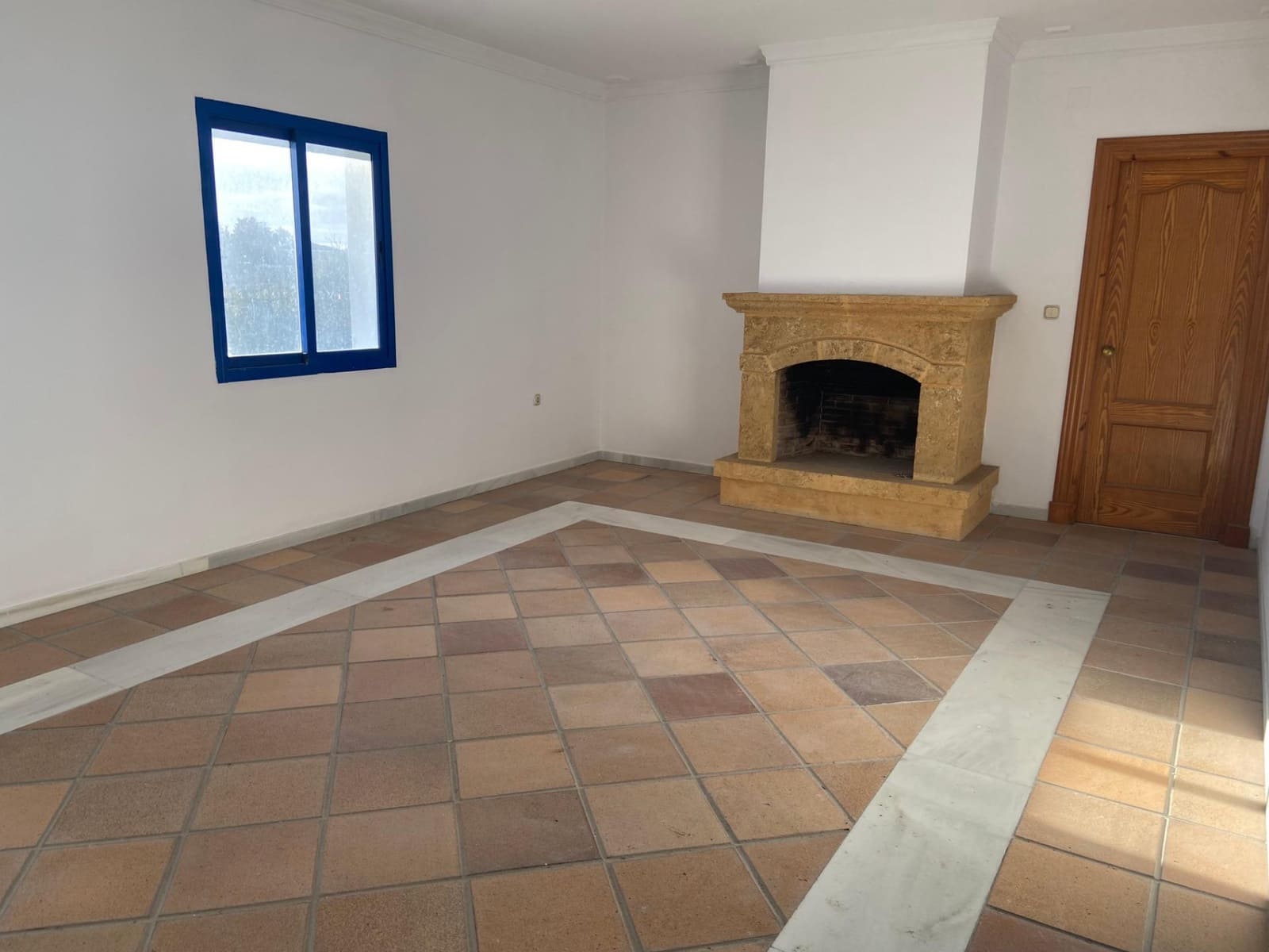 8 bedroom Villa for sale in El Puerto de Santa Maria - € 600,000 (Ref: 9119389)