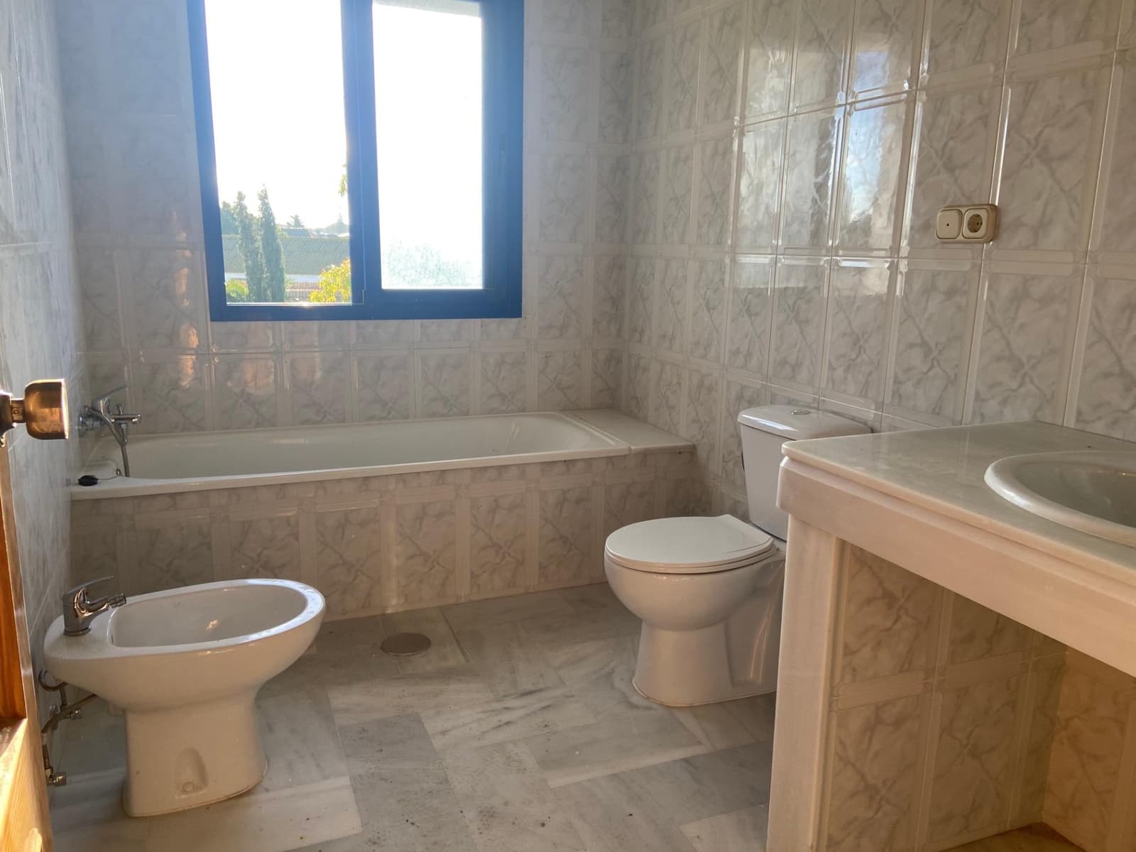 8 bedroom Villa for sale in El Puerto de Santa Maria - € 600,000 (Ref: 9119389)