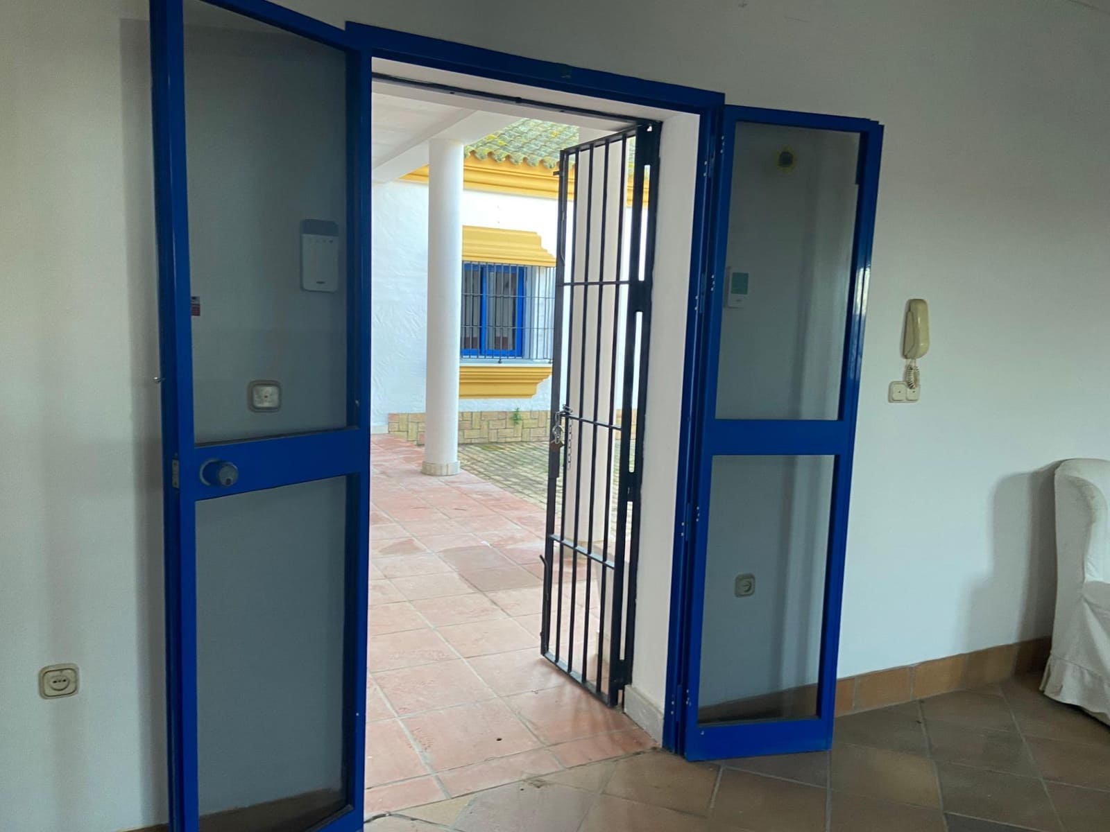 8 bedroom Villa for sale in El Puerto de Santa Maria - € 600,000 (Ref: 9119389)