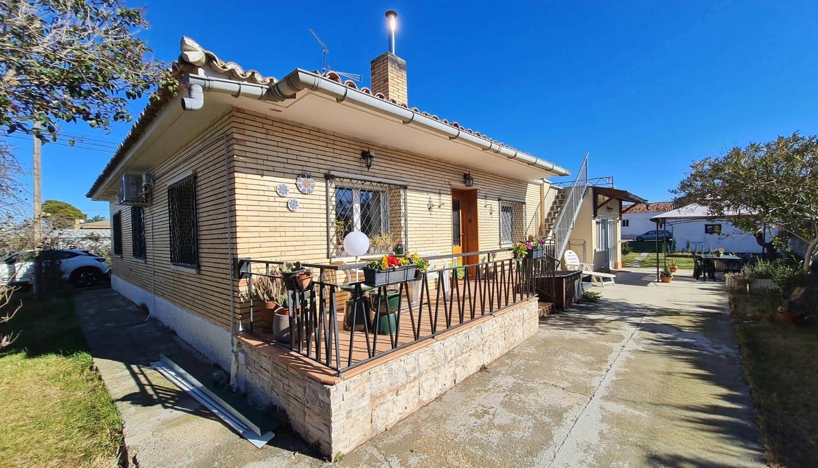 4 soveværelse Finca/Landehus til salg i Zaragoza by med garage - € 355.000 (Ref: 9119394)