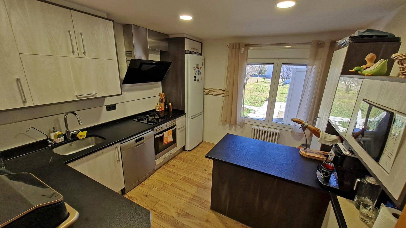 4 soveværelse Finca/Landehus til salg i Zaragoza by med garage - € 355.000 (Ref: 9119394)