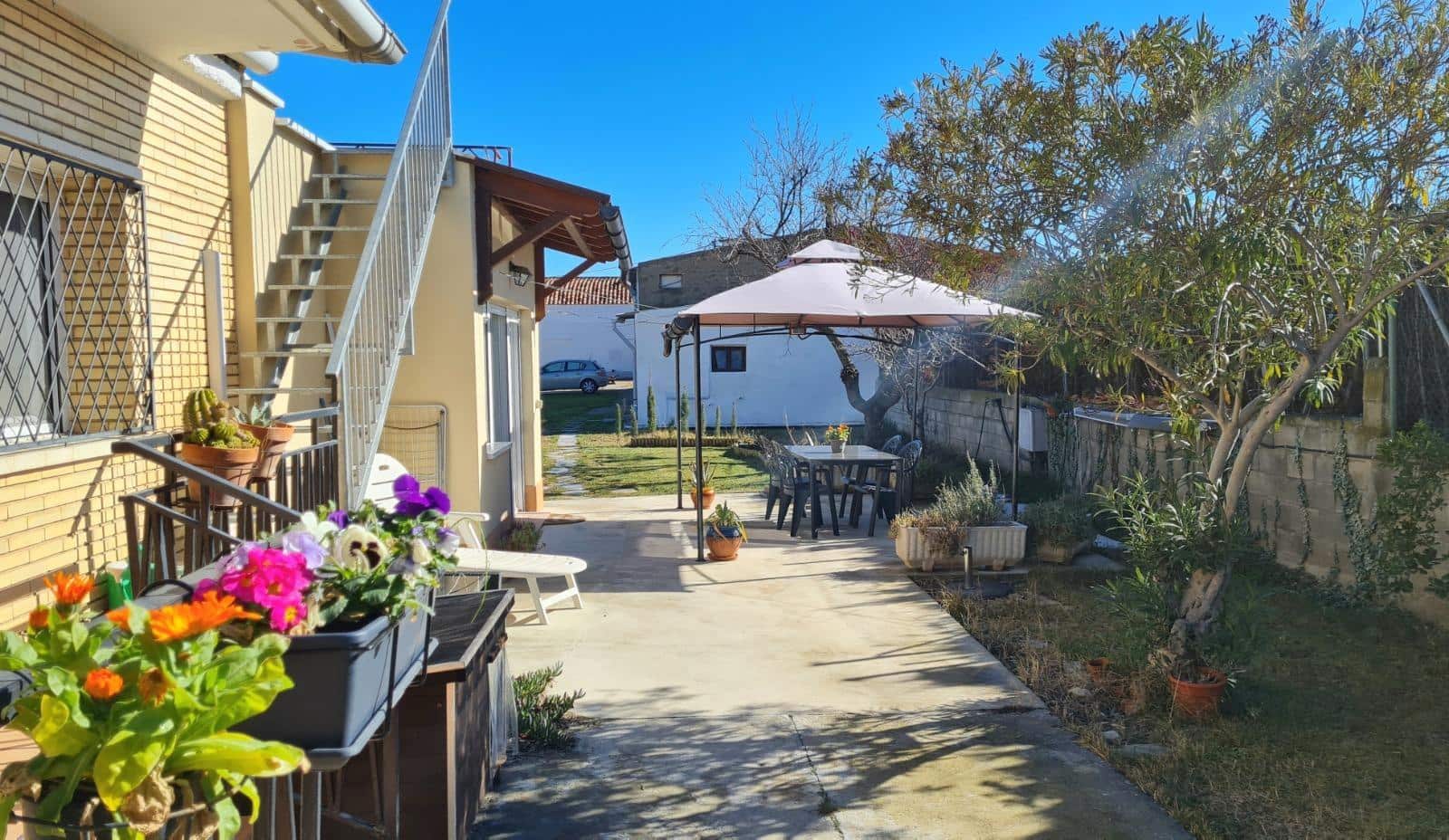 4 soveværelse Finca/Landehus til salg i Zaragoza by med garage - € 355.000 (Ref: 9119394)