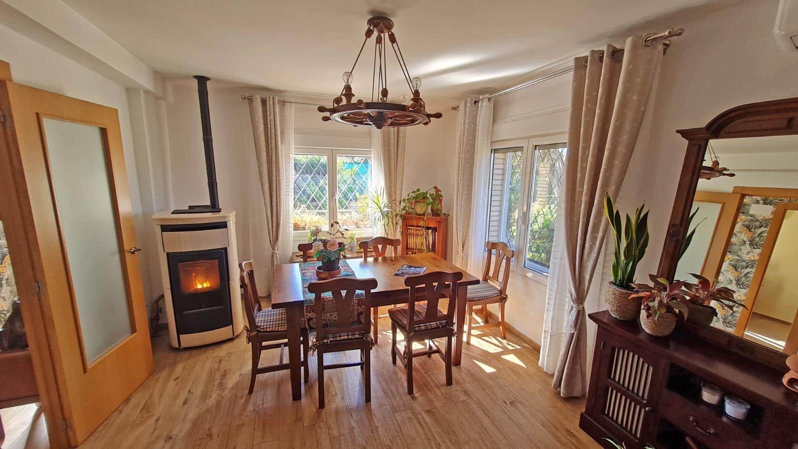 4 soveværelse Finca/Landehus til salg i Zaragoza by med garage - € 355.000 (Ref: 9119394)