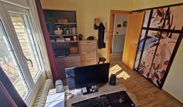 4 bedroom Finca/Country House for sale in Zaragoza city with garage - € 355,000 (Ref: 9119394)