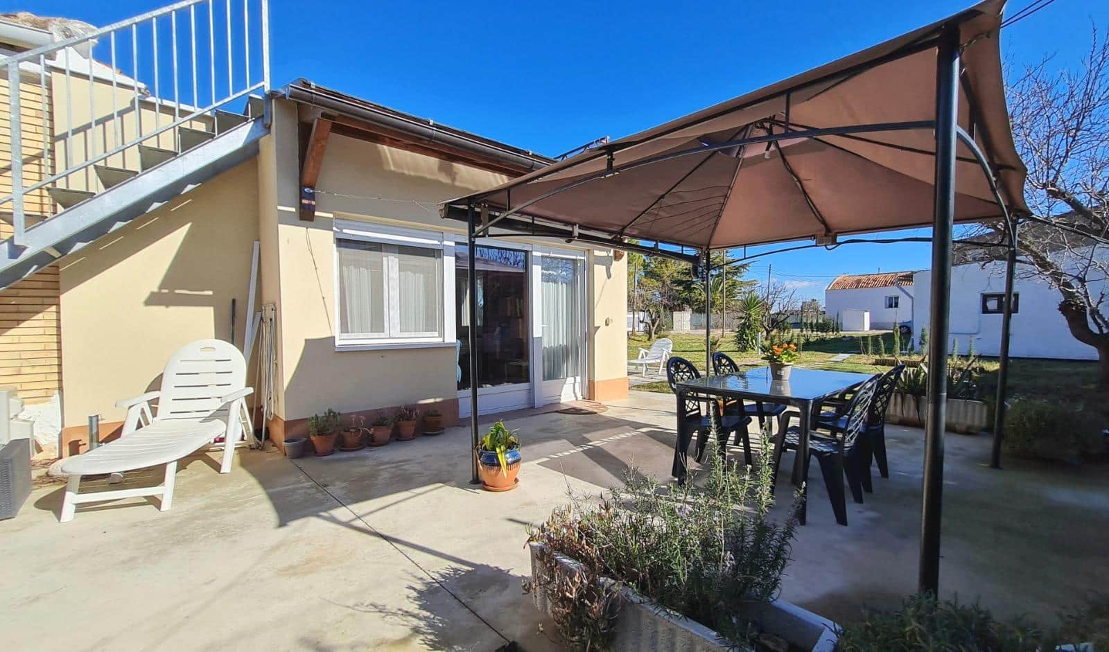 4 soveværelse Finca/Landehus til salg i Zaragoza by med garage - € 355.000 (Ref: 9119394)