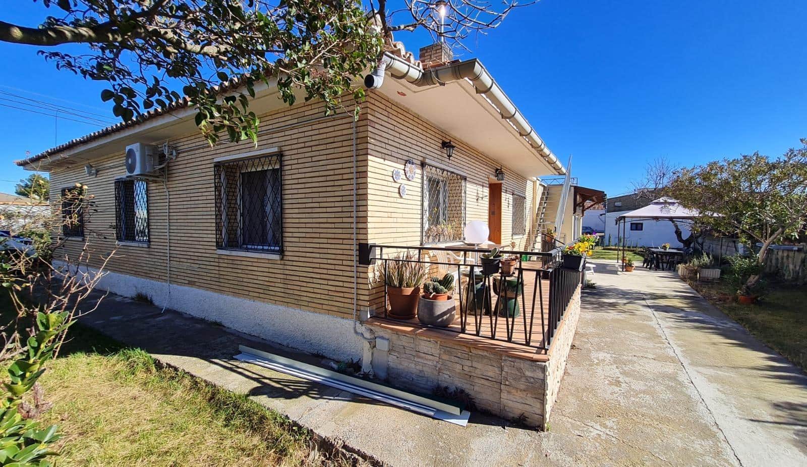 4 soveværelse Finca/Landehus til salg i Zaragoza by med garage - € 355.000 (Ref: 9119394)