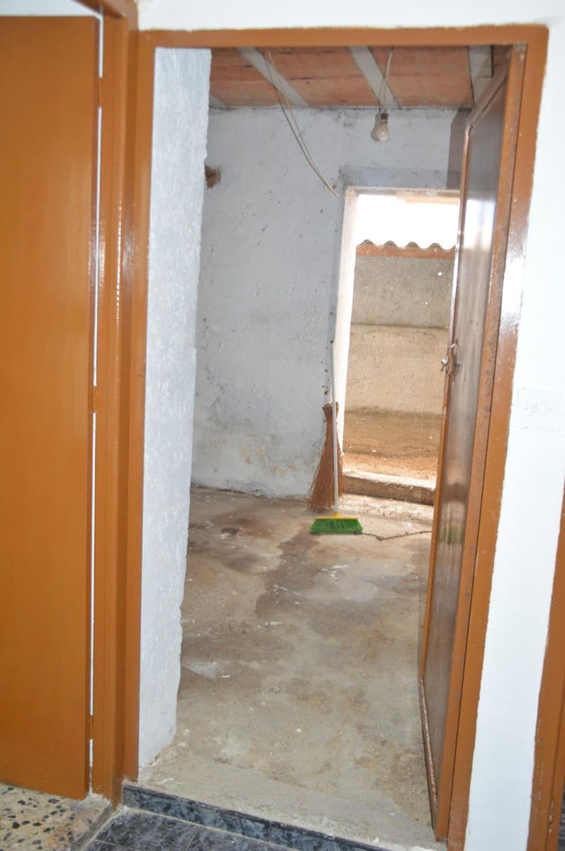 3 soveværelse Byhus til salg i Albunuelas - € 45.000 (Ref: 9119395)