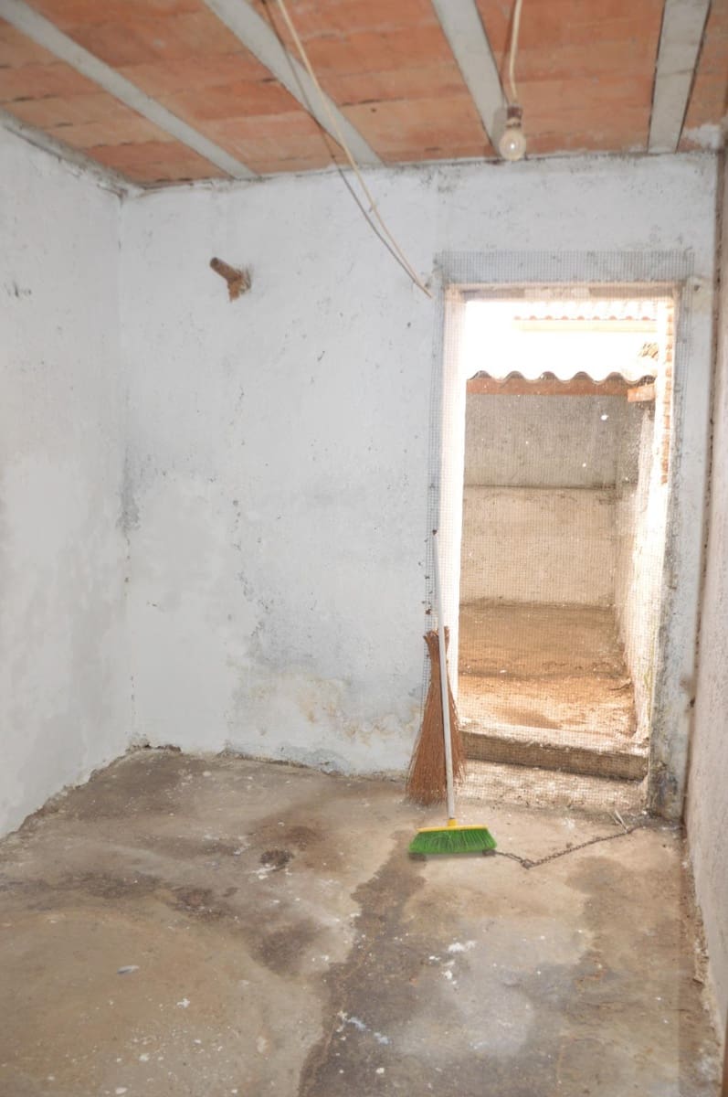 3 soveværelse Byhus til salg i Albunuelas - € 45.000 (Ref: 9119395)