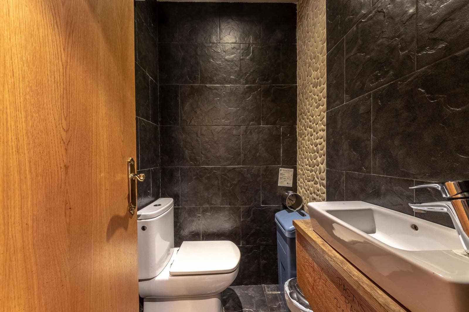 Erhverv til salg i Bilbao - € 280.000 (Ref: 9119402)