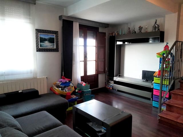 4 slaapkamer Rijtjeshuis te koop in Chinchilla de Monte-Aragón met garage - € 180.000 (Ref: 9119405)