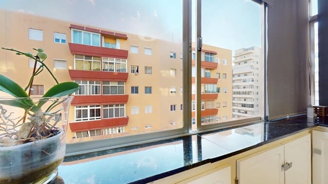 3 sovrum Lägenhet till salu i Las Palmas de Gran Canaria - 327 000 € (Ref: 9119406)