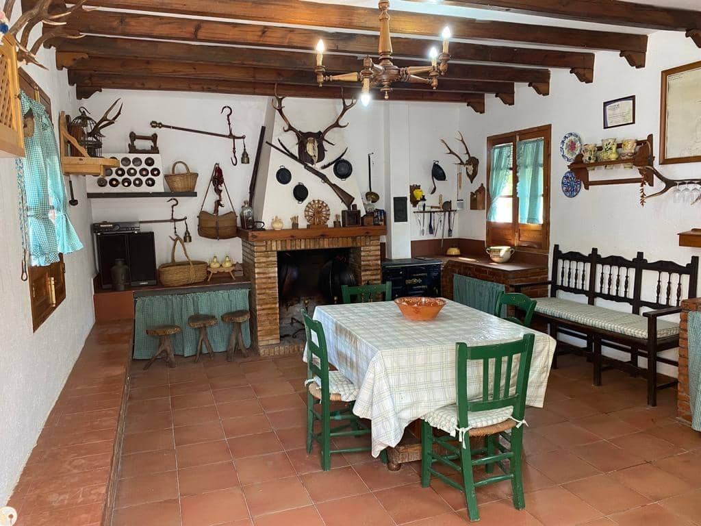 5 sypialnia Finka/Dom wiejski na sprzedaż w Baena z basenem - 230 000 € (Ref: 9119417)