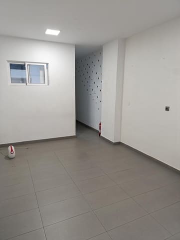 Erhverv til salg i Centro, Granada by - € 75.000 (Ref: 9119431)