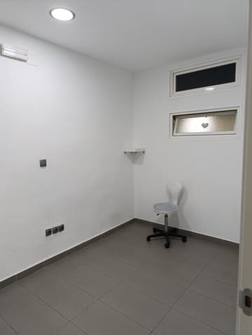 Erhverv til salg i Centro, Granada by - € 75.000 (Ref: 9119431)