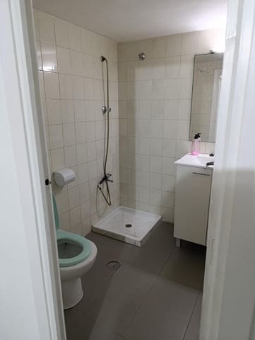 Erhverv til salg i Centro, Granada by - € 75.000 (Ref: 9119431)