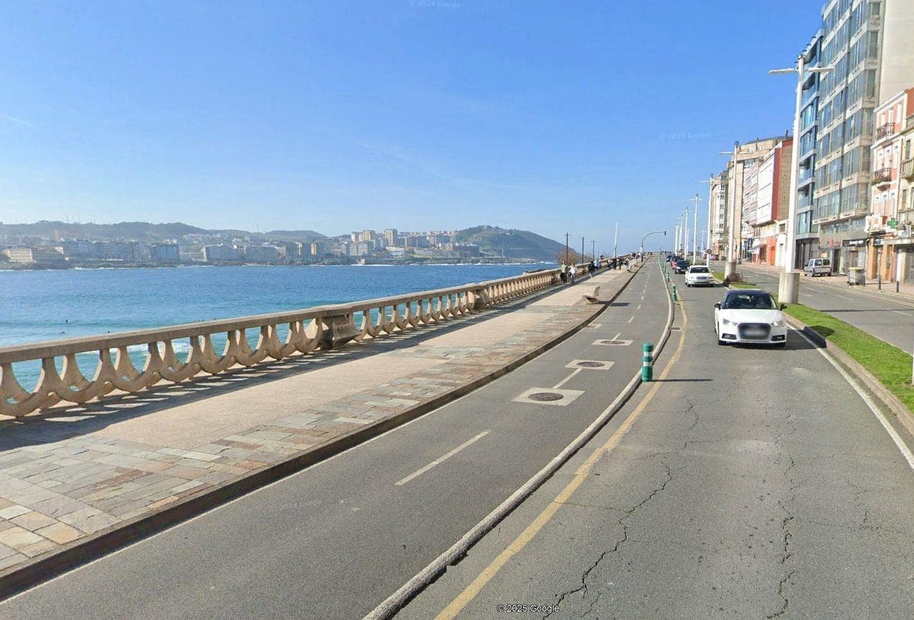 3 soveværelse Lejlighed til salg i A Coruna by - € 900.000 (Ref: 9119432)