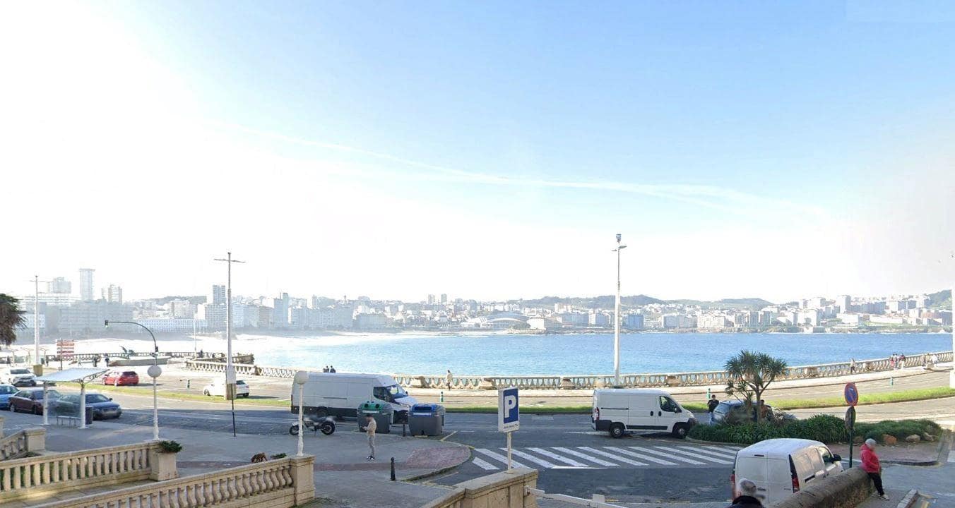 3 soveværelse Lejlighed til salg i A Coruna by - € 900.000 (Ref: 9119432)