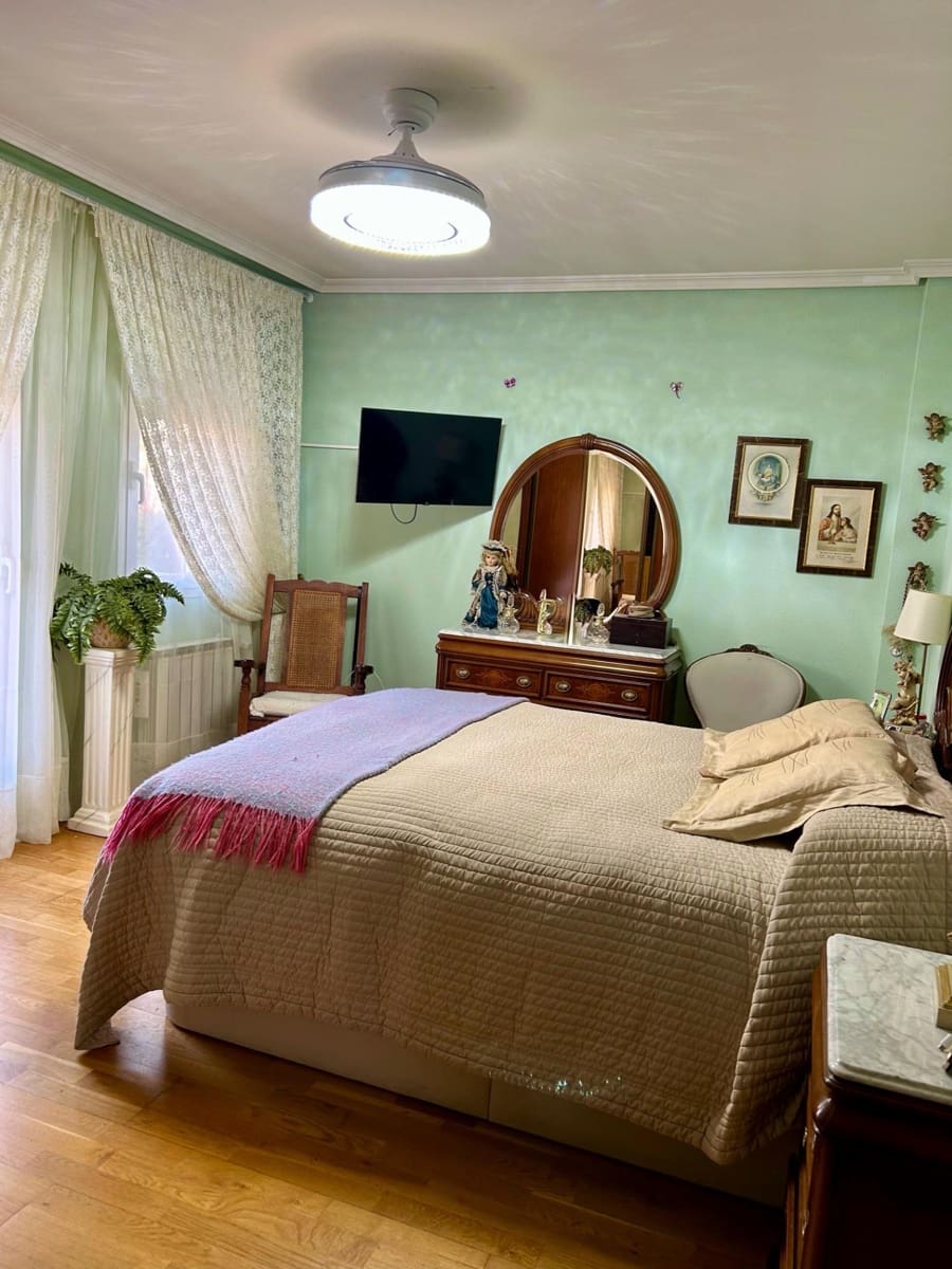 6 soveværelse Villa til salg i Cabanillas del Campo med swimmingpool - € 480.000 (Ref: 9119435)