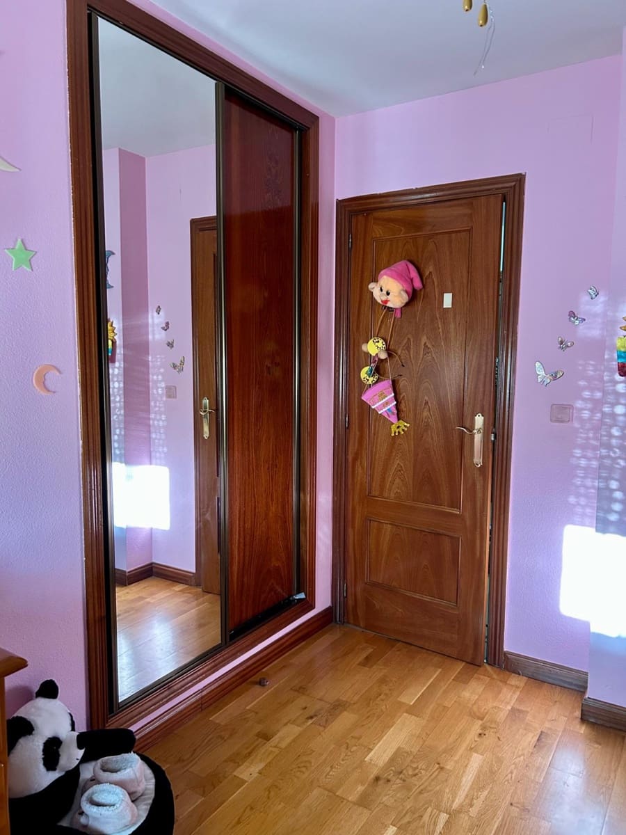 6 soveværelse Villa til salg i Cabanillas del Campo med swimmingpool - € 480.000 (Ref: 9119435)